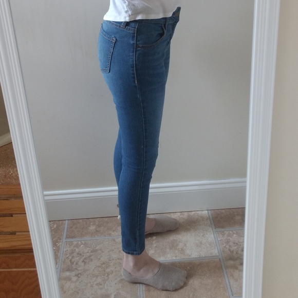 Old Navy Super Skinny Ankle Jeans - Picture 3 of 5